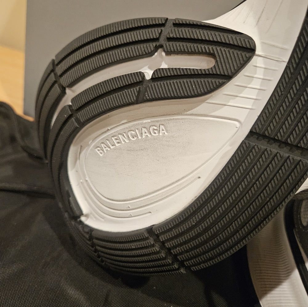 Balenciaga Men's Circuit Low Top Sneakers 793945WFLGY White Silver Eu 44 US 11 - Picture 9 of 12